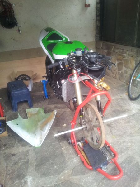 Meine 10er vor der Rennstrecke beim Service :-D