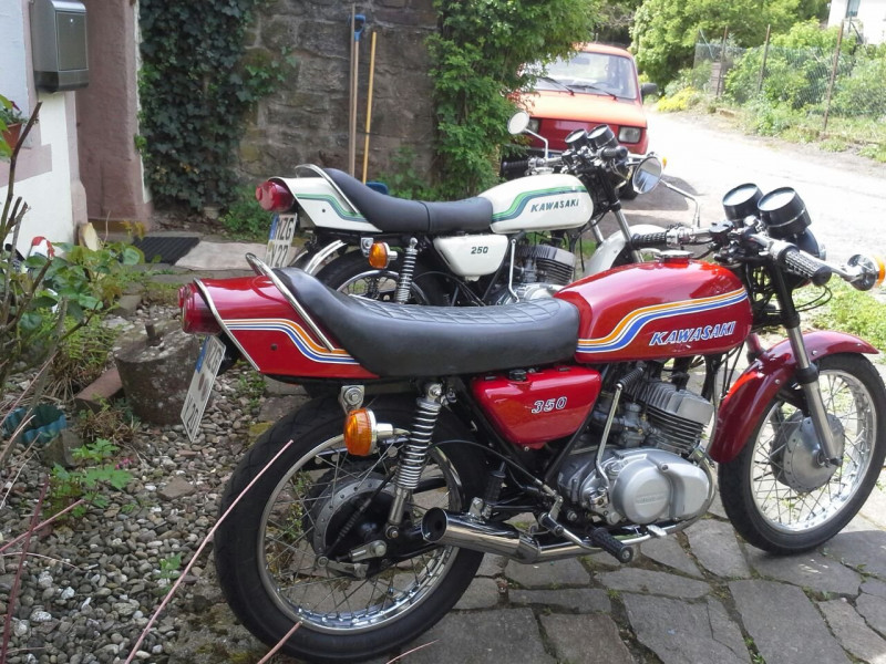 IMG-20150516-WA0003(1).jpg (306.84 KiB) 40022 mal betrachtet vorne die S2 mit 3-1 Anlage, hinten die S1