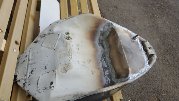 20200418_124614.jpg (365.1 KiB) 49635 mal betrachtet Tank hinten mit extra "Vorrat" zur rückwärtigen Abdichtung der kleinen Airbox