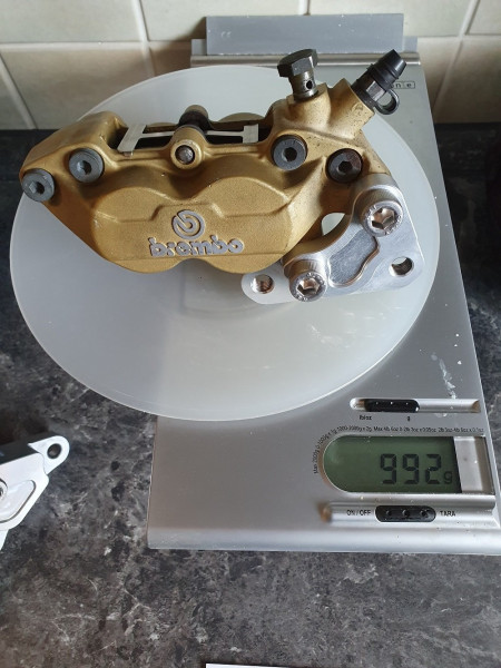 20250314_091352.jpg (255.93 KiB) 118553 mal betrachtet Bremszange mit Belägen und Adapter